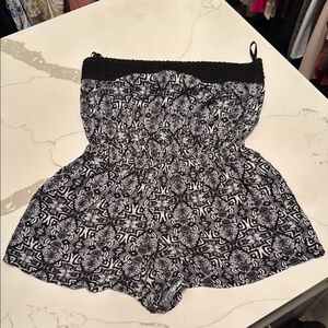 Mimi Chica Monochrome Patterned Romper